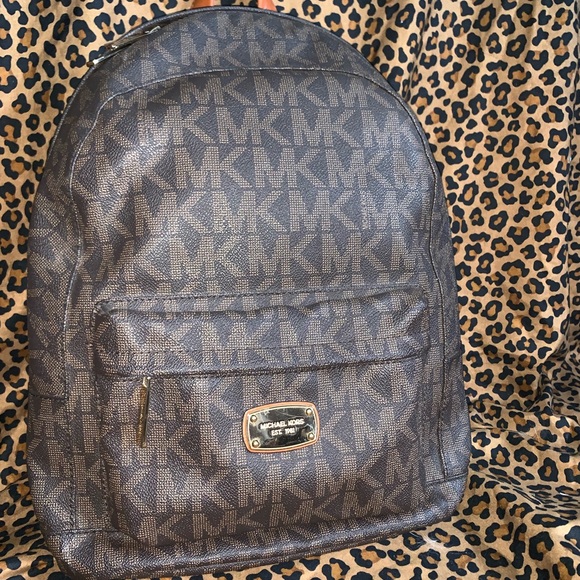 Michael Kors - Picture 1 of 3